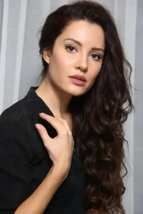 Ece İrtem Kimdir?