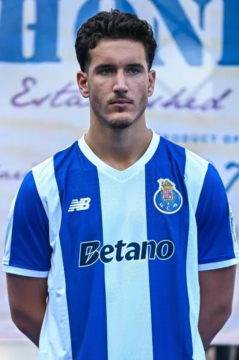 Deniz Gül Kimdir? 