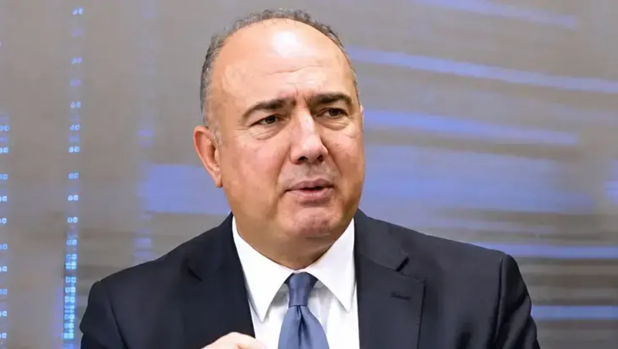 Gazeteci Vedat Yenerer Kimdir?