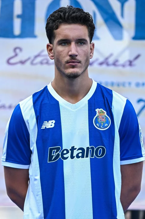 Deniz Gül Kimdir? 