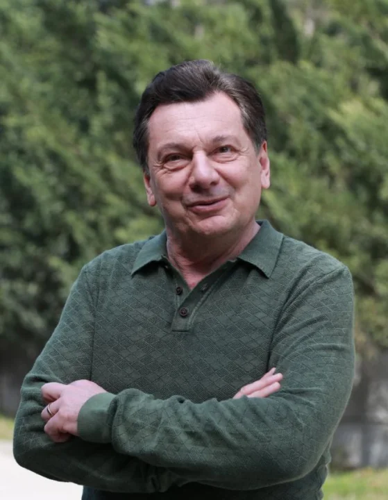 Vedat Milor Kimdir?