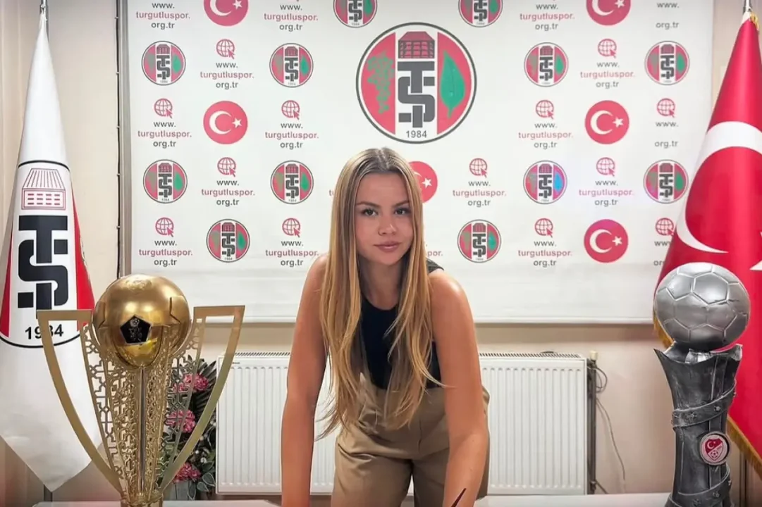 Zeynep Mestan Kimdir?