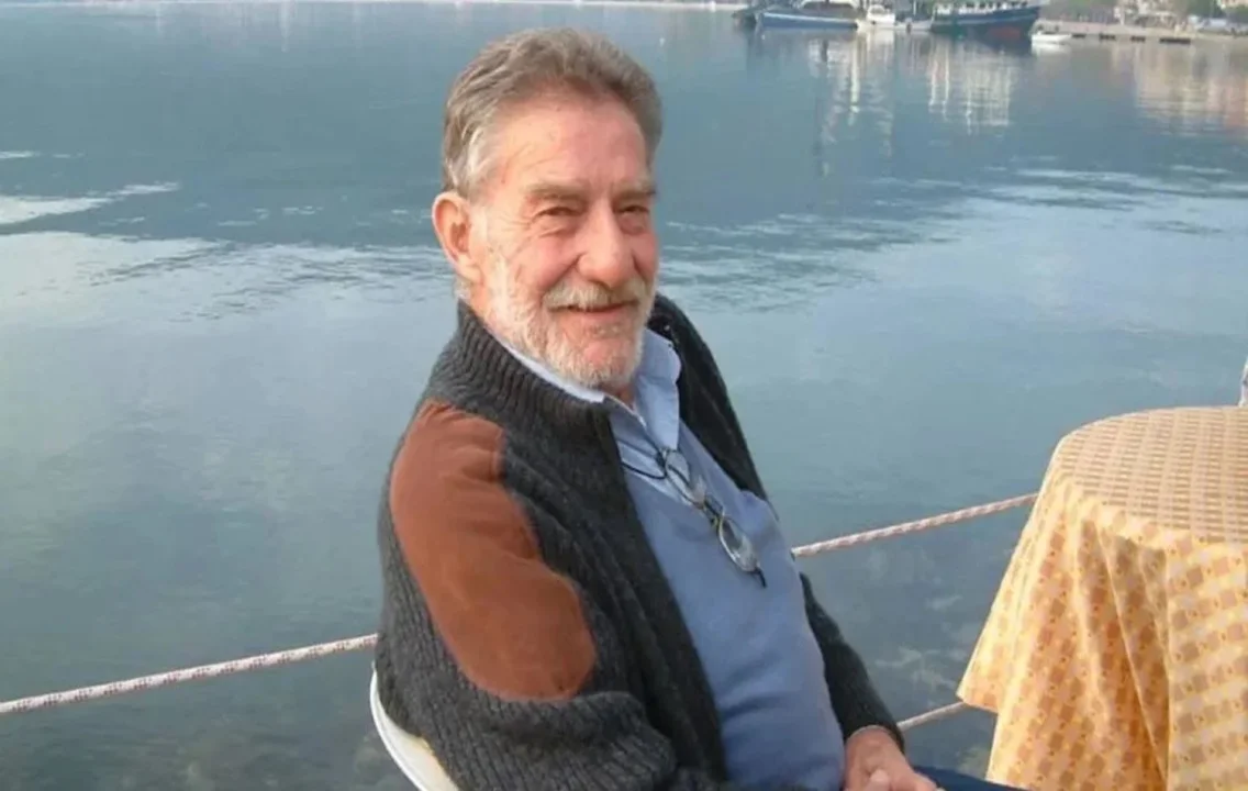 Ahmet Mekin Kimdir?