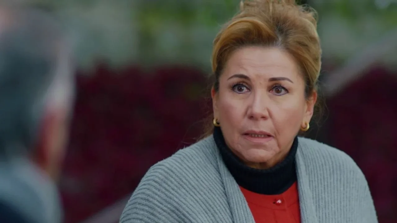 Gül Onat Kimdir?