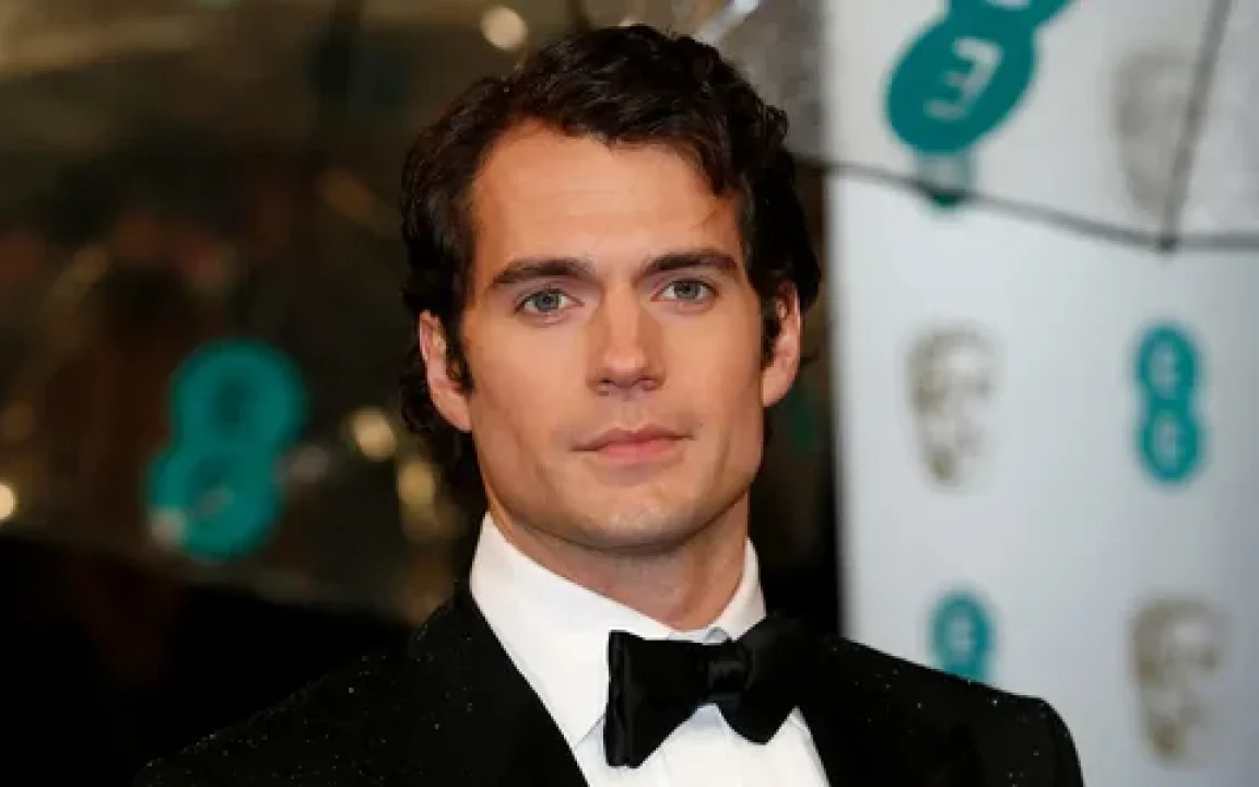 Ünlü Oyuncu Henry Cavill'in Hayatı ve Kariyeri: Kapsamlı Bir Bakış