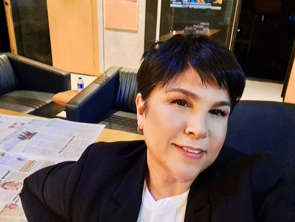 İpek Özbey Kimdir?