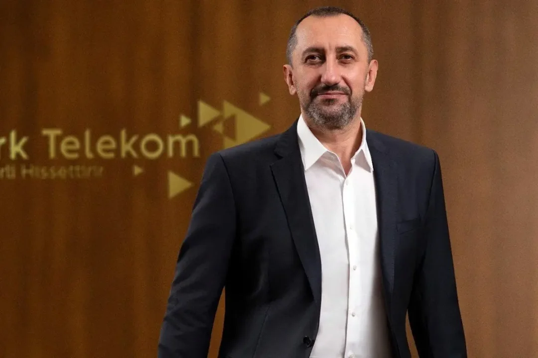 Ümit Önal Kimdir?