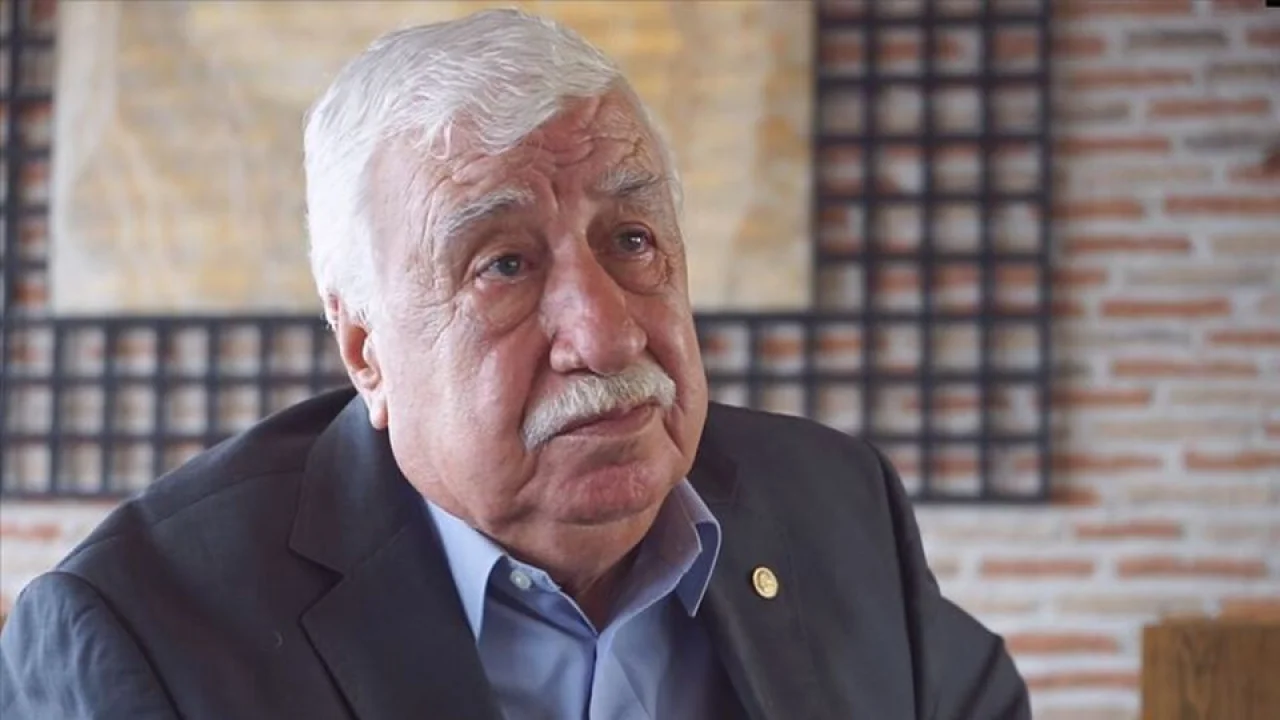 Ahmet Gülhan Kimdir?