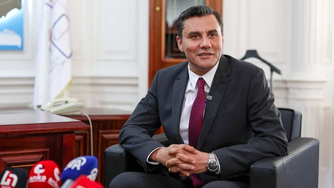 Ferdi Zeyrek Kimdir?