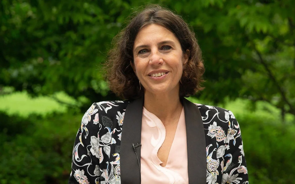 Ebru Köksal Kimdir?