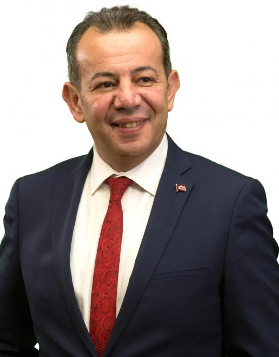 Tanju Özcan Kimdir?