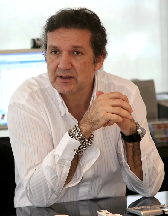 Alinur Velidedeoğlu Kimdir?