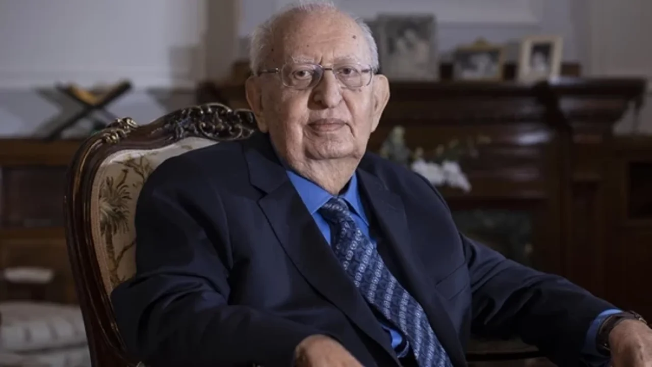 Hüsamettin Cindoruk Kimdir?