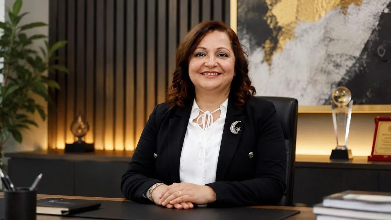 Burcu Köksal Kimdir?