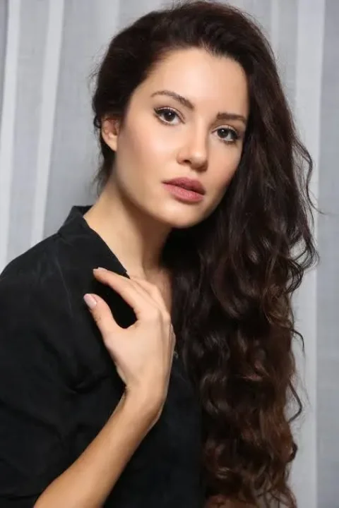 Ece İrtem Kimdir?