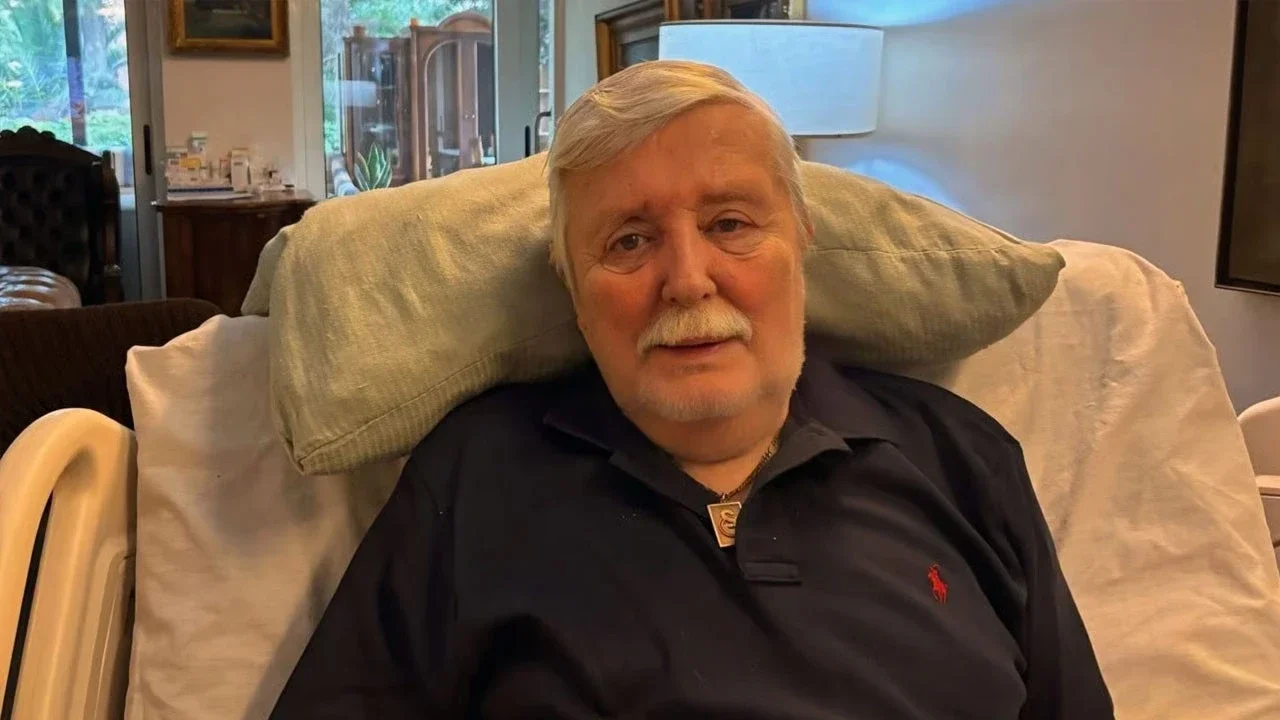 Aziz Üstel Kimdir?